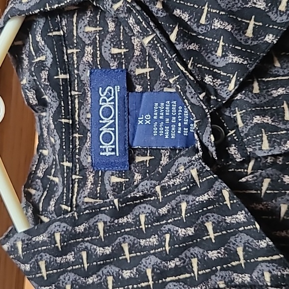 Men's Short Sleeve Button Down Shirt - Picture 2 of 5